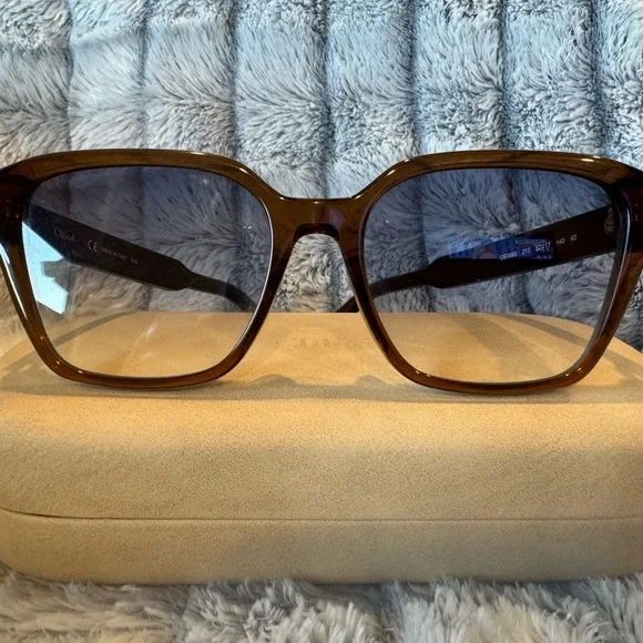 Chloe Brown sunglasses w/ Chloe case - Picture 2 of 7
